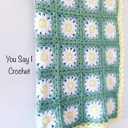 Daisy Crochet Blanket with Scallop Border