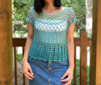 Summer Crochet Cropped Top (Free Pattern) - KnitcroAddict