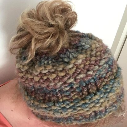 Messy Bun Beanie - knitting pattern