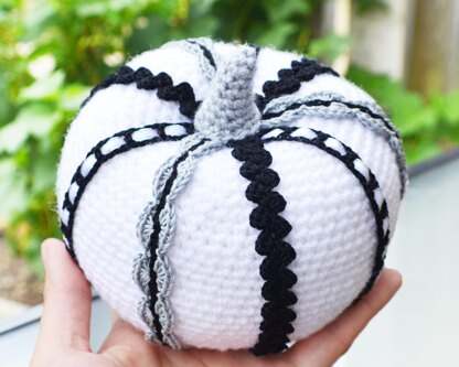 Glam Pumpkins. Crochet Pumpkins. Fall decoration. Autumn ornament. Posh Pumpkins. Halloween decor.