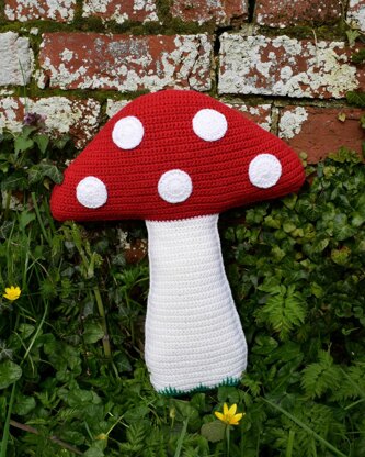 Tubby Toadstool (crochet pattern)