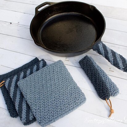 Ravelry: Cast Iron Skillet Handle Cover pattern by Rose Langlitz