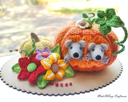 Crochet pumpkin and mice. Harvest ornament. Farmhouse decor