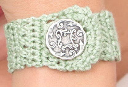 Button Showcase Bracelet in Aunt Lydia's Iced Bamboo Size 3 - LC3460 - Downloadable PDF