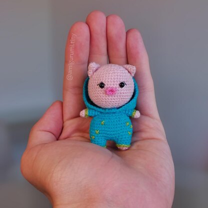 Tiny pig amigurumi