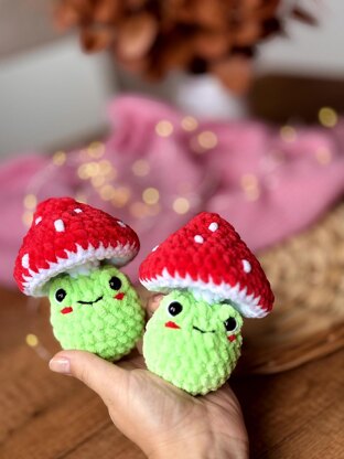 Mushroom frog amigurumi