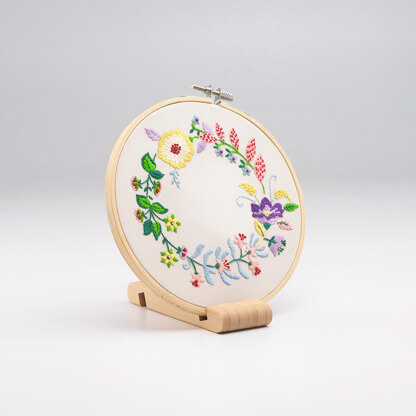 Mint & Make Joyful Wreath 6" Embroidery Kit with Hoop