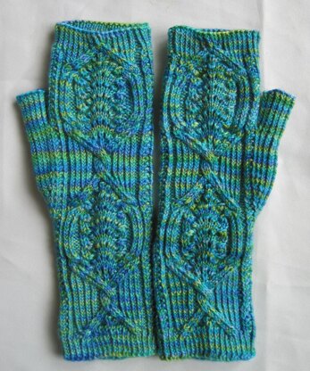Kando Cabled Fingerless Mitts