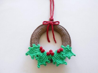 Holly Mini Wreath