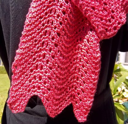 Deceptively Easy Wavy Lace Scarf