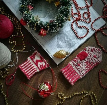 Christmas Tale Mittens