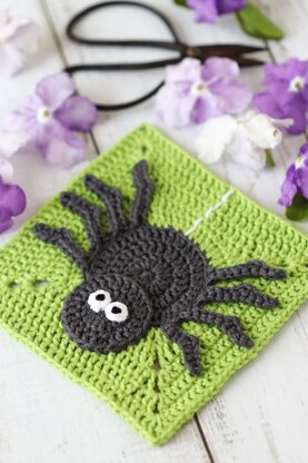 Creepy crawly spider granny square