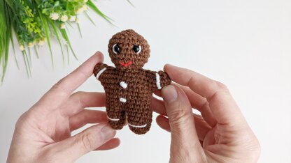 Gingerbread Man NO SEW crochet pattern