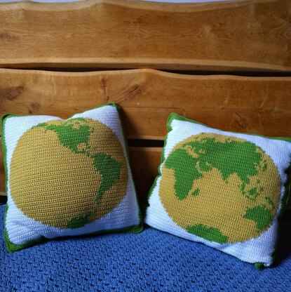 Two Hemispheres Cushion Set