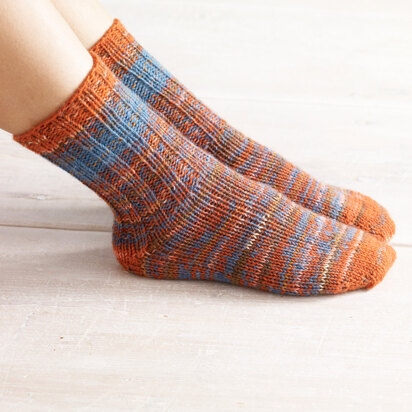 Women's Double-Strand Toe Up Socks in Lion Brand Sock Ease - L0703