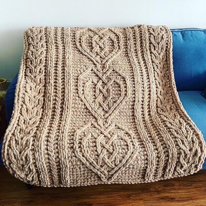 Celtic Hearts Cable Blanket