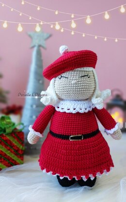 Mrs. Claus Christmas amigurumi