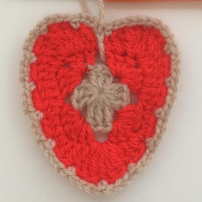 Granny Square Heart, Free Crochet Pattern