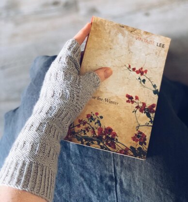 Bookshelf Mitts