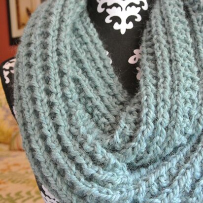 Chunky Uneven Rib Stitch Infinity Scarf