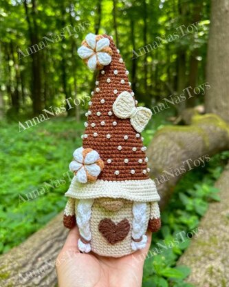 Gnome with cotton (girl)