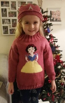 Snow White Sweater and Crown