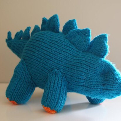 Stegosaurus Dinosaur Stuffed Animal (18" nose to tail) - knitting pattern