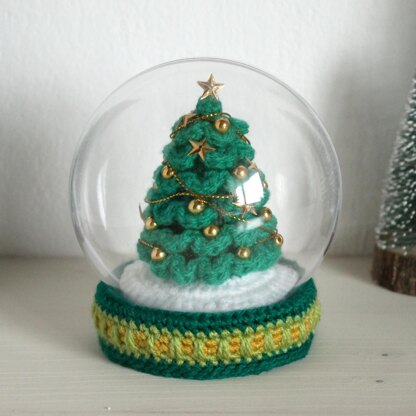 Christmas tree snow globe