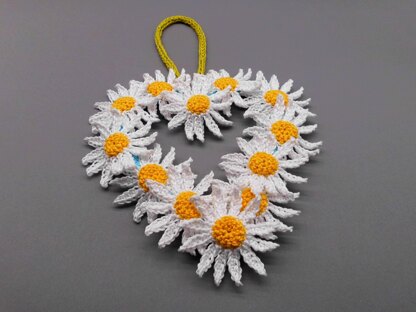 Crochet pattern daisies heart - easy from scraps of yarn