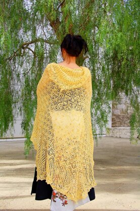 Ju Hua, a circle shawl