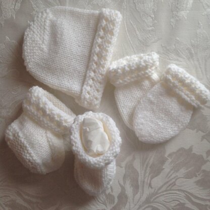 White Baby Hat Mittens bootie set