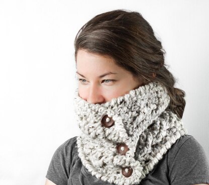026-Buttonned chunky cowl