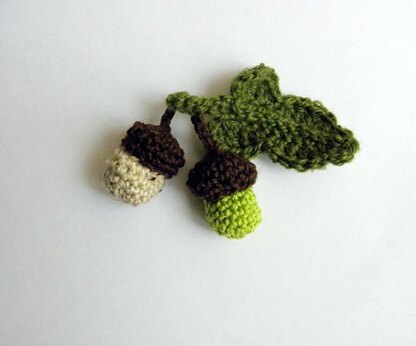 Acorn  and leaf lariat garland decoration