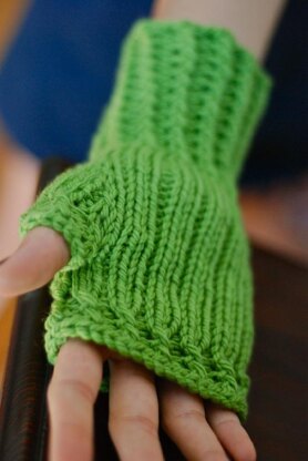 Snow Drops & Snap Peas Mitts
