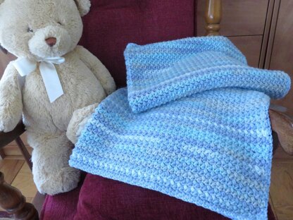 Palm Beach Baby Bean Stitch Blanket – King Cole DK Pastel Blues Crochet Pattern