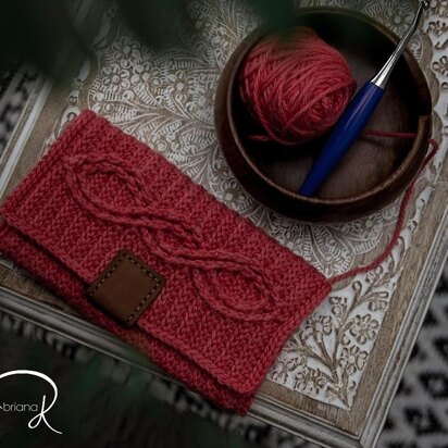Aisling Infinity Crochet Clutch