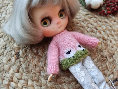 Tiny sheep sweater for middie blythe