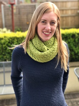 Madeleina Lace Infinity Scarf, Cowl in Patons Smoothie DK