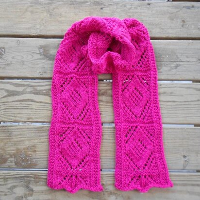 Lattice and Diamonds Scarf