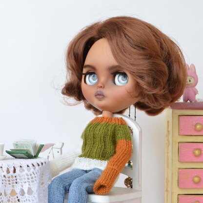 Sweater for doll