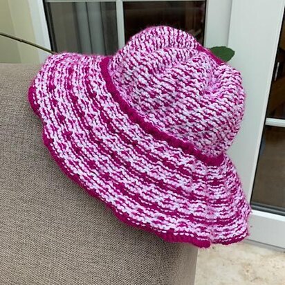 Reversible Sun Hat - knitting pattern