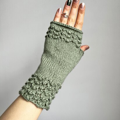 Texture Cuff Fingerless Gloves - knitting pattern