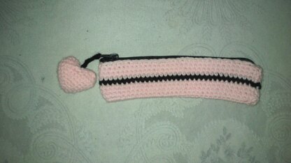 Cartuchera con corazon/Crochet Hook Holder