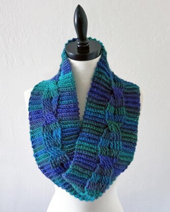 Midnight Cabled Cowl