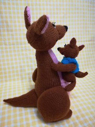 Knitted Kanga and Roo