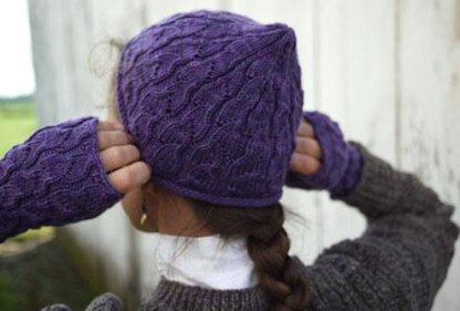 Fallberry Mitts, Hat, and Scarf