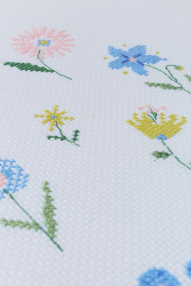 Folk Ditsy Flower pattern in DMC - PAT0228 - Downloadable PDF