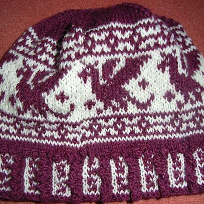 Red dragon beanie - knitting pattern