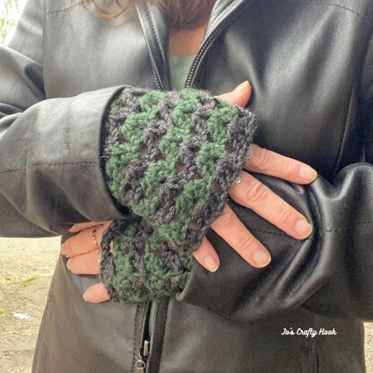 Rolling Shells Wrist Warmers