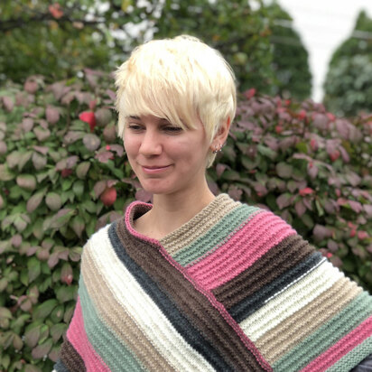 Ladies Poncho in Plymouth Yarn - F833 - Downloadable PDF